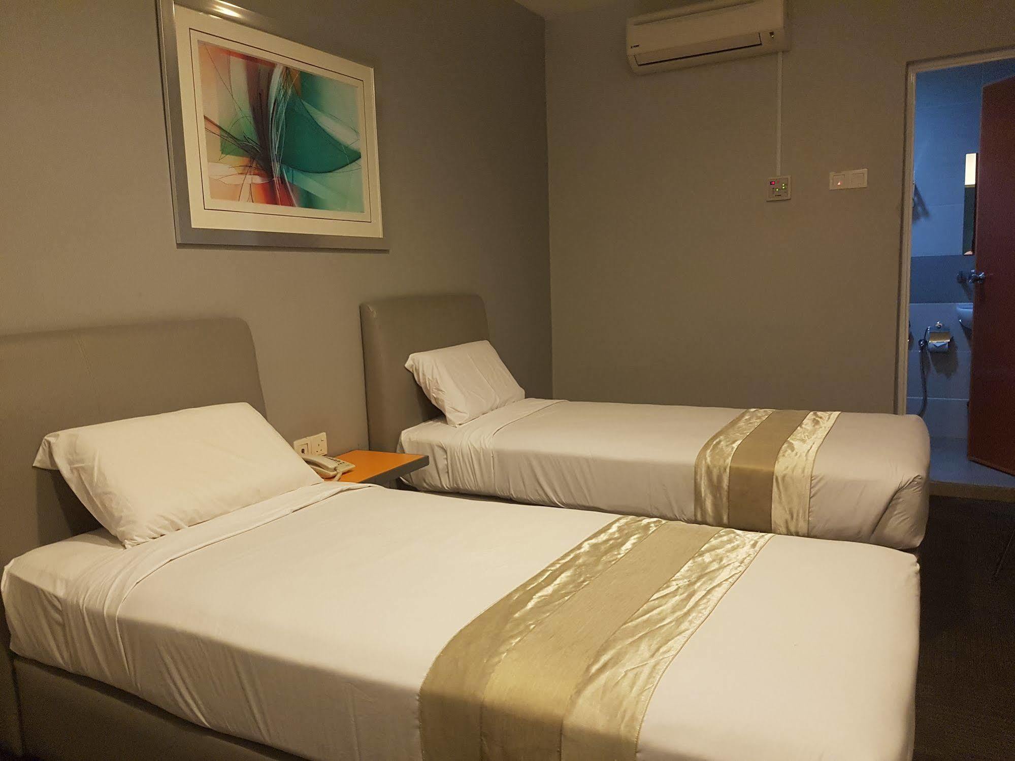 Swing & Pillows - Kl Sg Besi Formerly Known As U Pac Hotel Куала-Лумпур Экстерьер фото